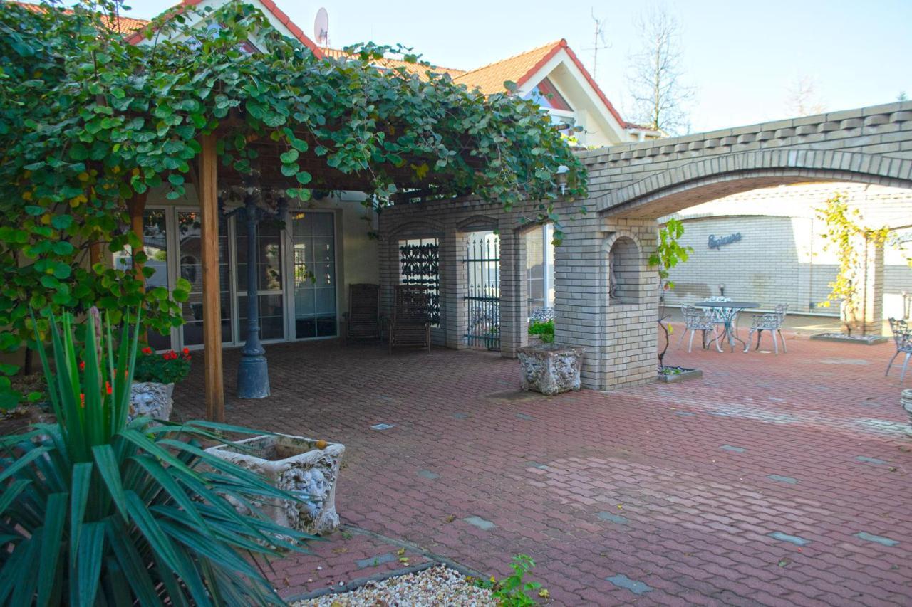 Penzion Rosel Nove Zamky Exterior photo